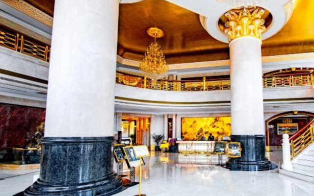 Enrichee Gloria Plaza Hotel