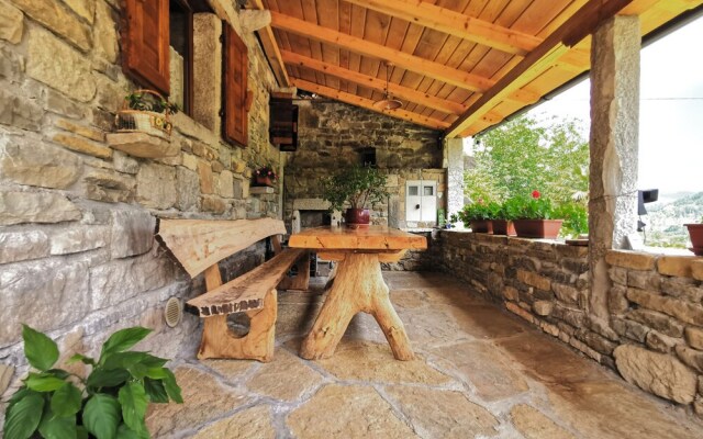 Casa Mira - Two Bedroom Holiday Home with Pool