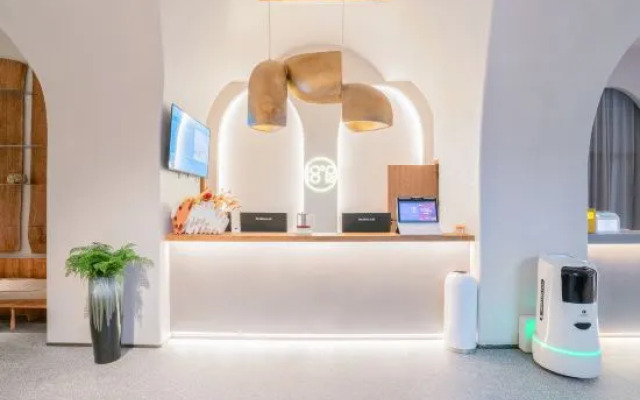 18 Degrees Smart Hotel(Kunming Vanke Charming City Guangwei Metro Station)