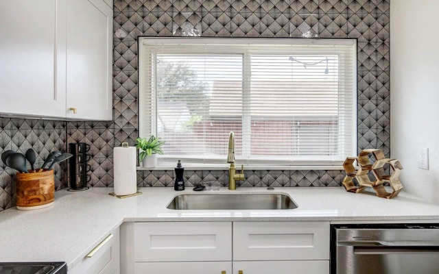 Stylish Allen Home Near Watters Creek Village