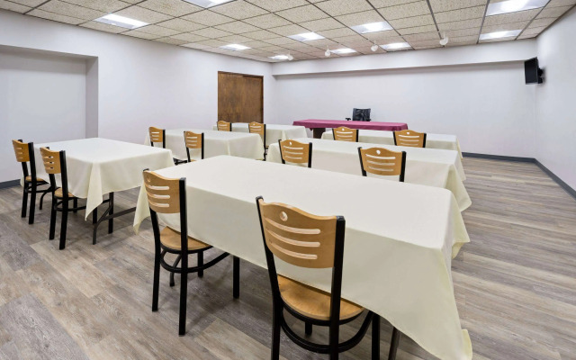 Super 8 by Wyndham Henrietta/Rochester Area