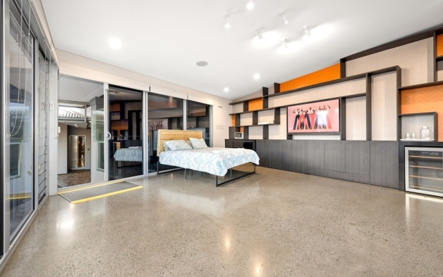 Striking Luxury Home With Garden & BBQ – Guest Rooms – Lawnton
