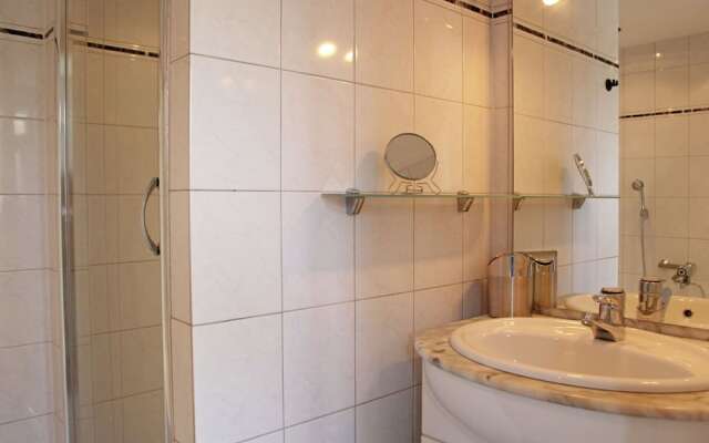 Spacious Villa near Sea in Bergen