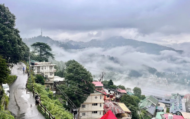 Siesta Homestay 1BR - balcony in shimla