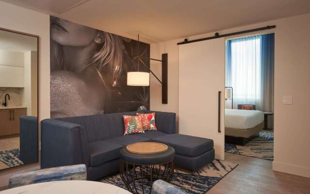 SERENA Hotel Aventura Miami, Tapestry Collection by Hilton