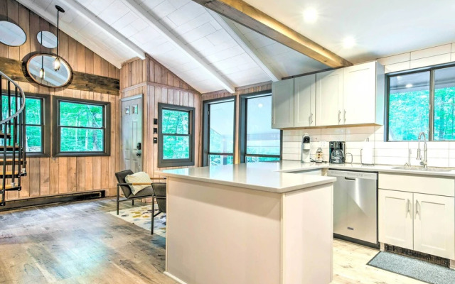 Pet-friendly Pocono Pines Rental w/ Hot Tub!