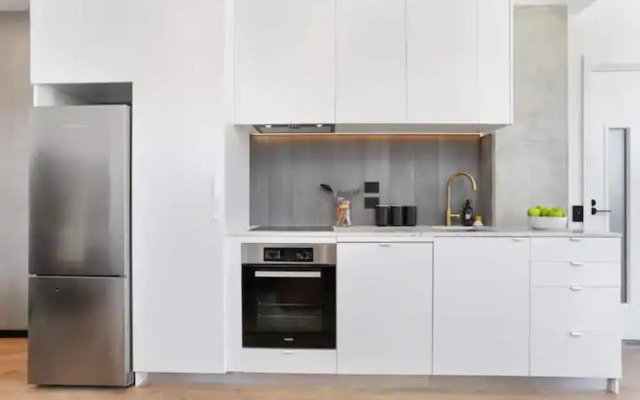 Stunning Modern Two Bedroom - Perfect Location!