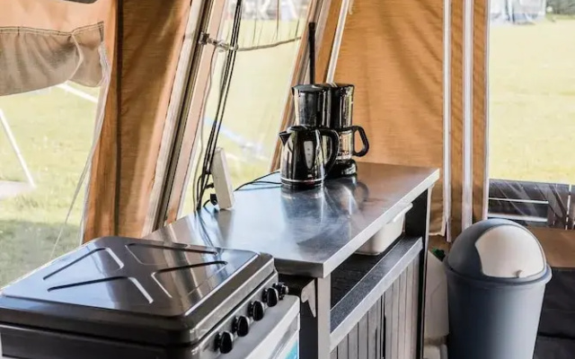 Lakefront Glamping w/ Pets