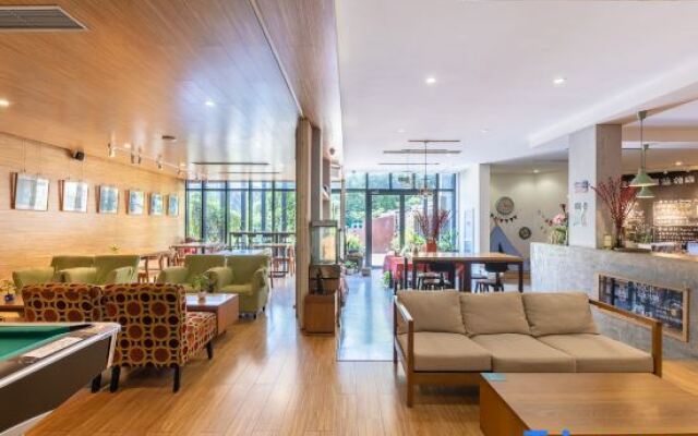 Reyi International Youth Hostel