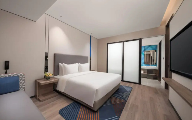 Holiday Inn Express Qingdao City Balcony by IHG