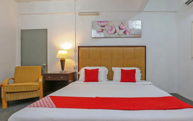 The Sarina Hotel & Cafe by OYO Rooms