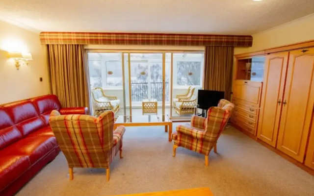 Loch Rannoch Highland Club Red Squirrel Lodge 05