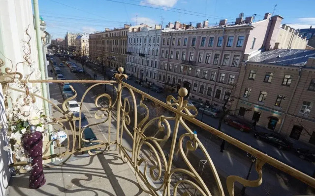 Apartment Longo On Furshtatskaya