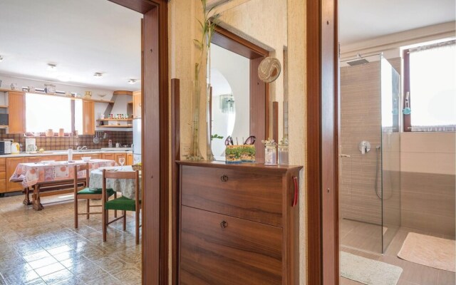 Beautiful Apartment in Banjole With 2 Bedrooms, Wifi and Outdoor Swimming Pool