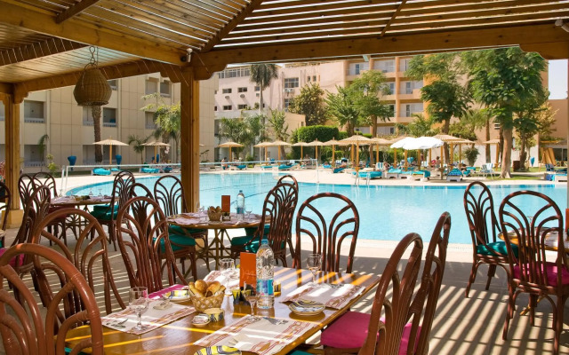 Aracan Eatabe Luxor Hotel
