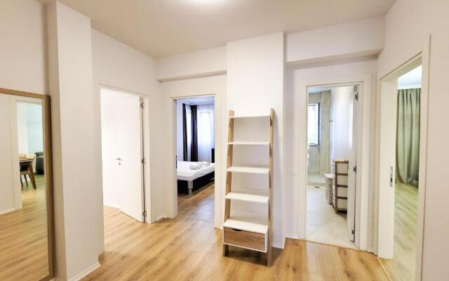 Boulevard 2 BR Apartment