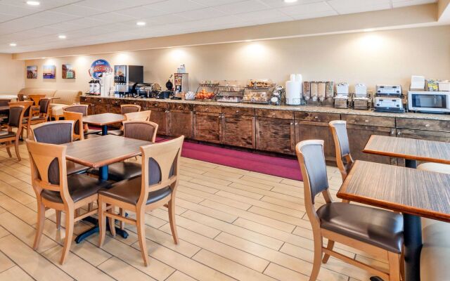 Baymont by Wyndham St. Ignace Lakefront