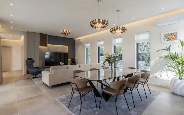 Sophisticated Oasis Residence Villa With Pool