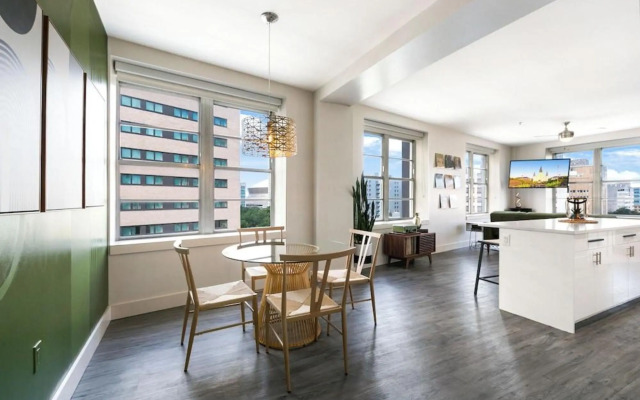 NOLA Charm Luxury 4-Bed Retreat Steps from French Quarter