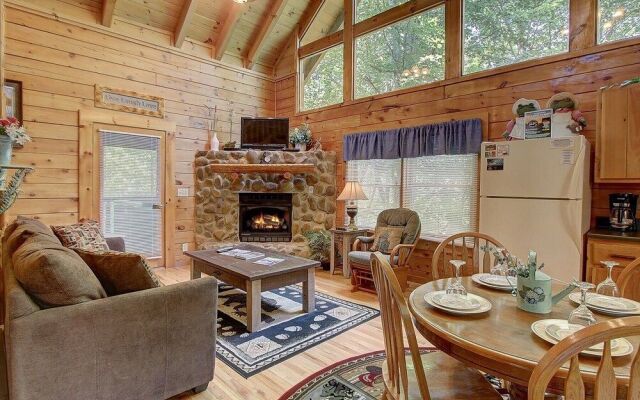 Autumn Breeze 1 Bedroom 1 Bathroom Cabin