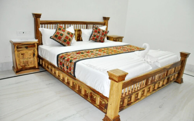 Sartaj Hotel