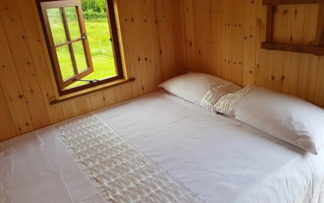 Cozy Cabin Retreat - Sleeps 2 & a Child