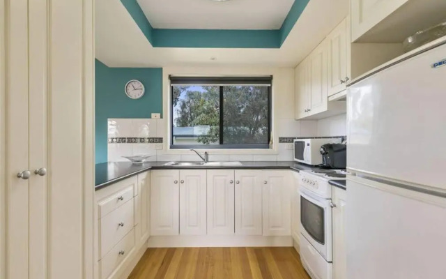 Phillip Island Time - Large home with self-contained apartment sleeps 11