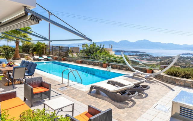Villa Friends With Private Pool