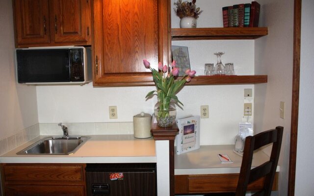 Lookout Inn GuestHouse and Suites