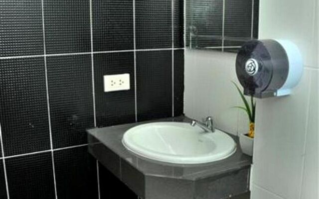 Baan Kamala Hostel and Guesthouse