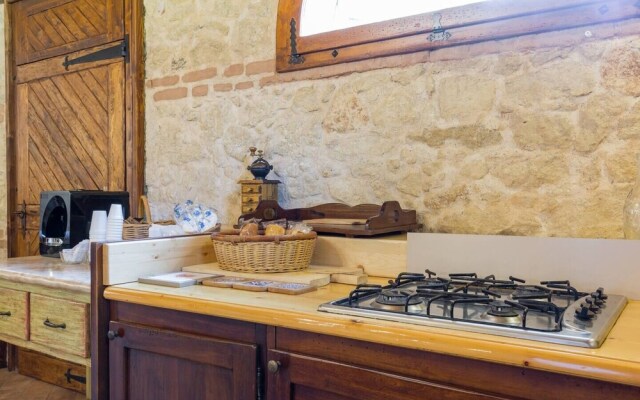 Casale Medievale-Per La Dolce Vita