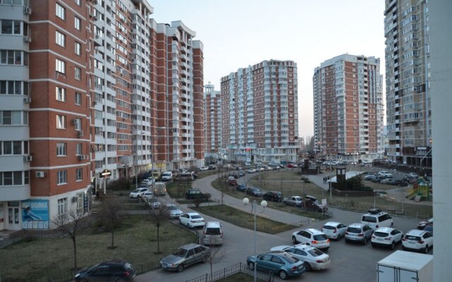 Na Klaryi Luchko 12 Apartments