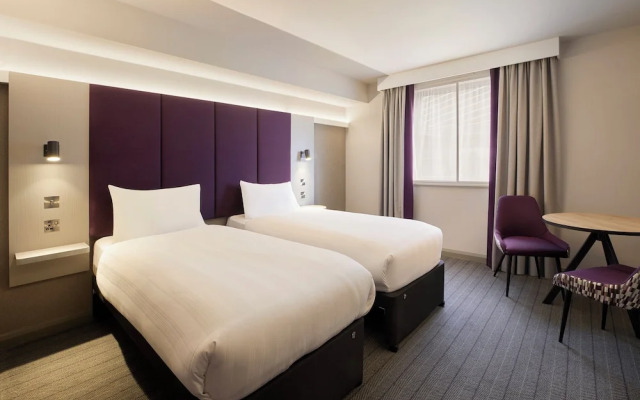 Premier Inn Bristol Parkway - M32
