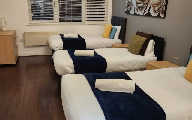 2bed Apt -king Bed -free Parking - Family Friendly
