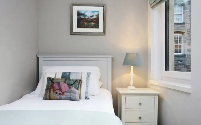 Stylish Apt next to Dean Village