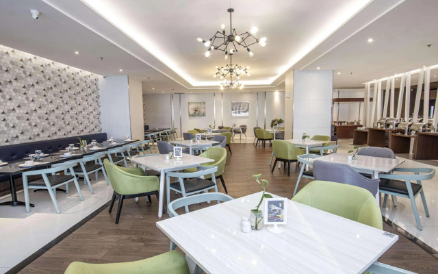 Golden Tulip Essential Makassar