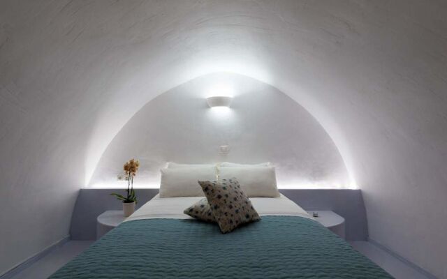 Fira White Residence