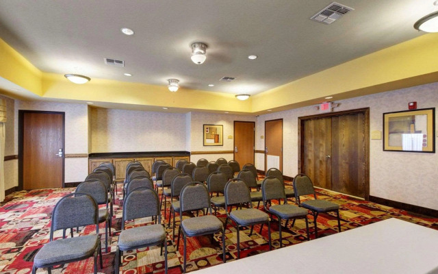 Comfort Inn & Suites Donna near I-2