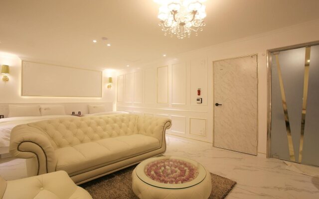 S Petite Hotel