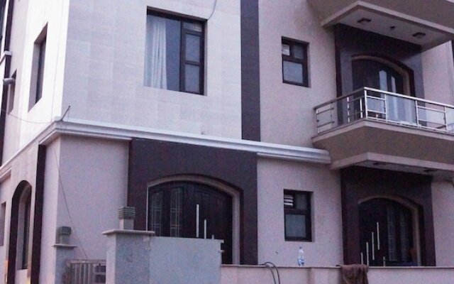 Maxfort Service Apartment