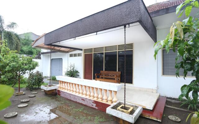 OYO 2268 Tim-tim Homestay SyariahNearUniversitas Gadjah Mada