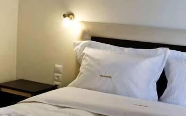 RG Status Hotel