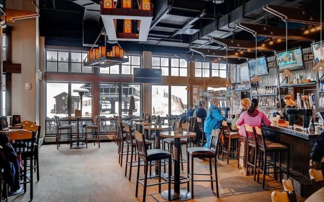 Crystal Peak Lodge 7203 - Ski-In/Ski-Out by RedAwning