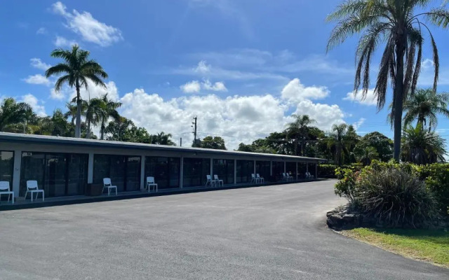 Nightcap at Queens Beach Hotel