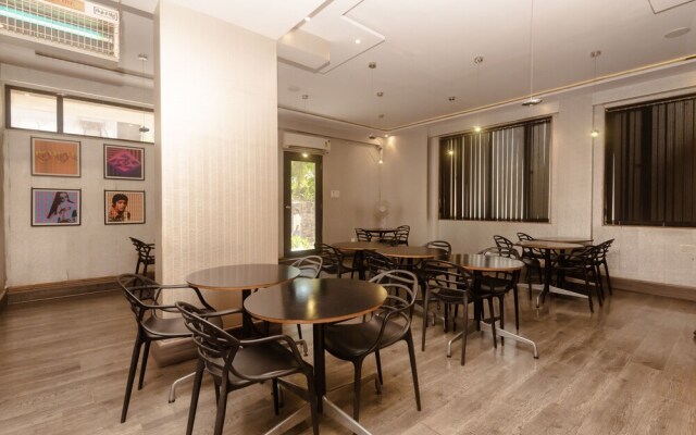 Capital O 40728 Bollywood Design Hotel