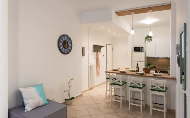 Blue Ark Comfort near Acropolis