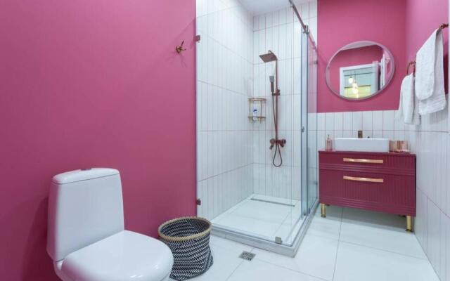 Luxury Meets Convenience - 2 bdrm @ City Center