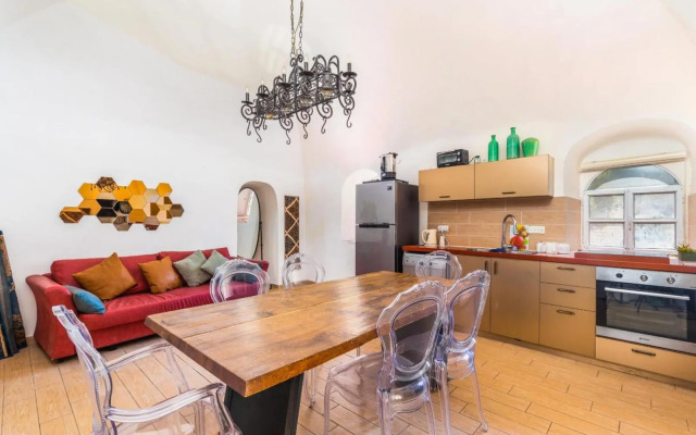 Private House 5 BDR In Mamilla up to 12 People !