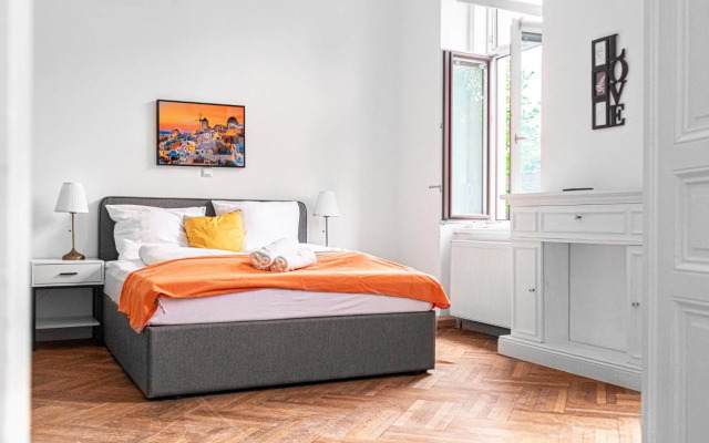 Joyful Apartments at Superb Location near AKH Hospital