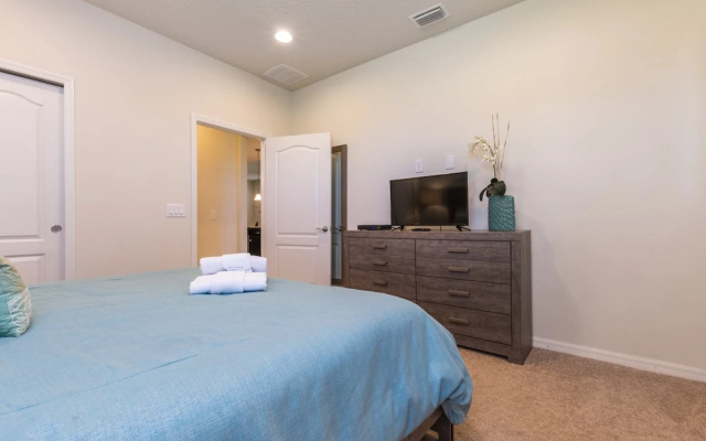 7 BD 5.5 BH Villa Game Room Pool Spa
